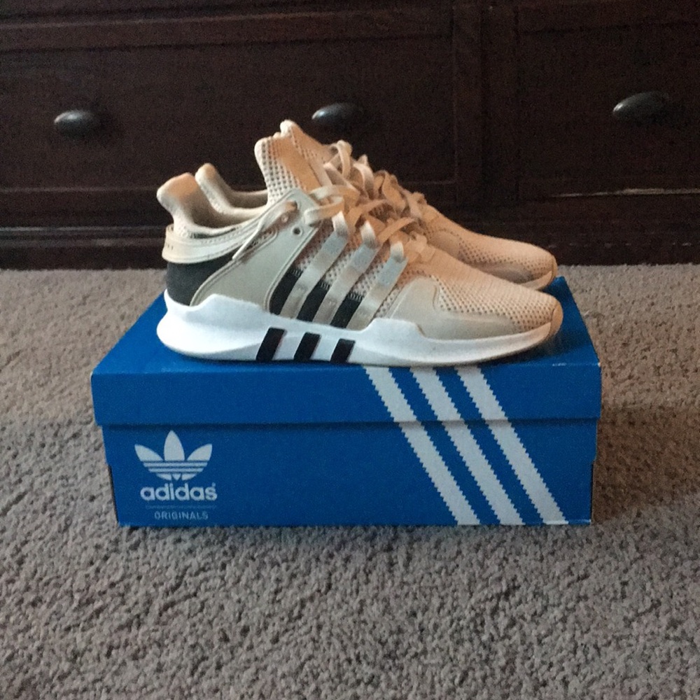 Lightly worn adidas support shoes, size 6.5